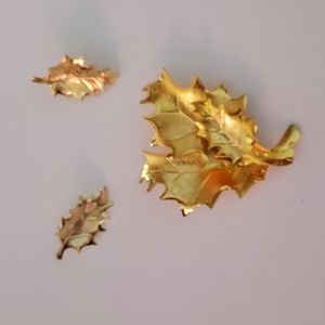 Leaves Design Brooch and Pierce Earring Set Goldtone